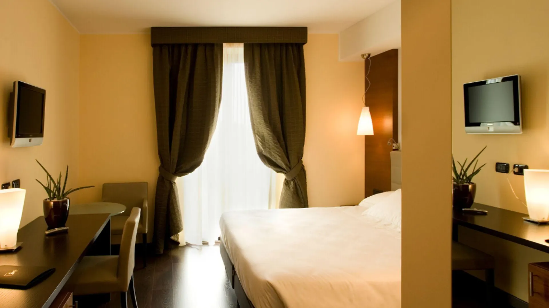 Red'S Redaelli Hotel Barzano Italy