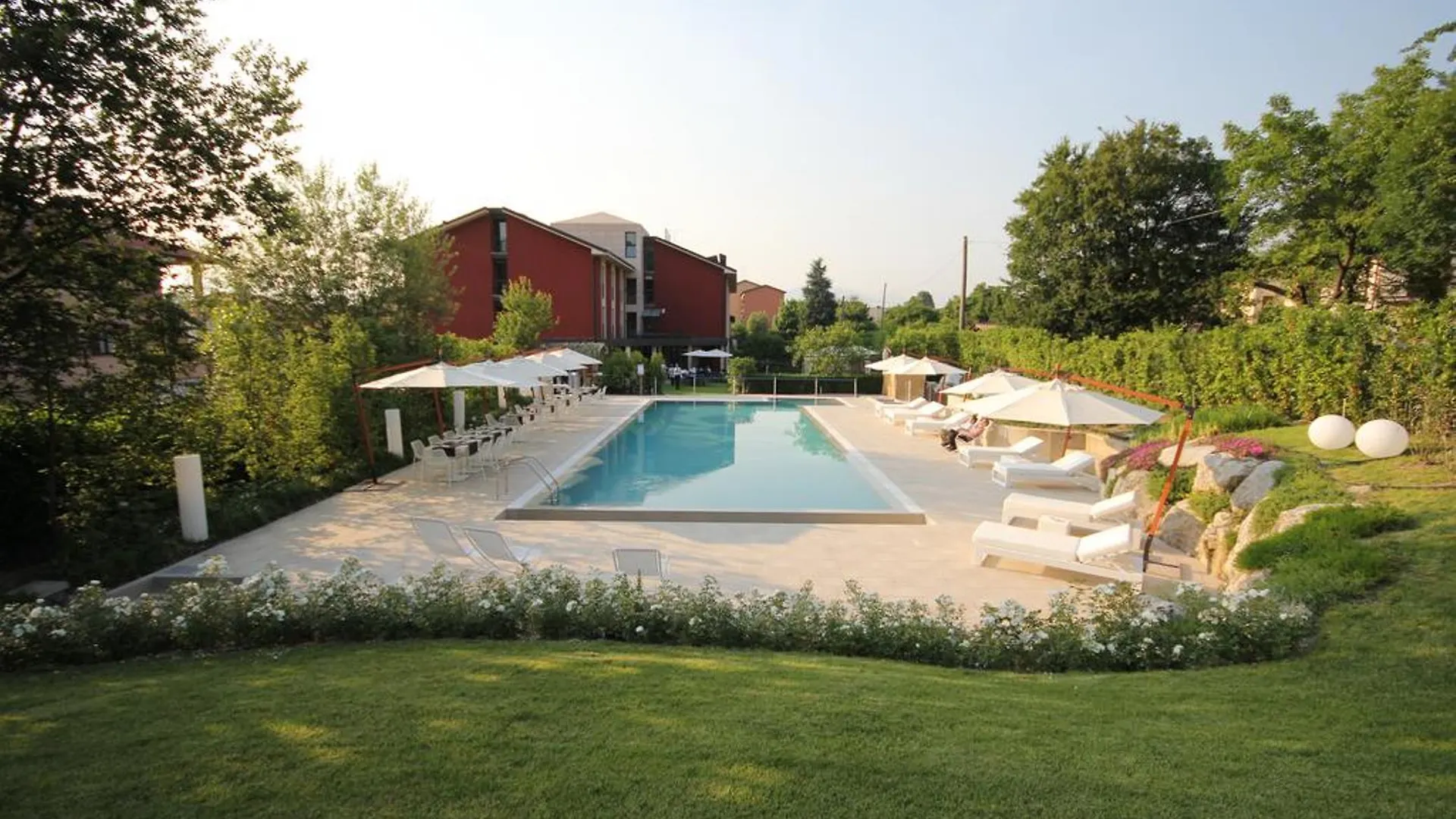 Red\'S Redaelli Hotel contacts